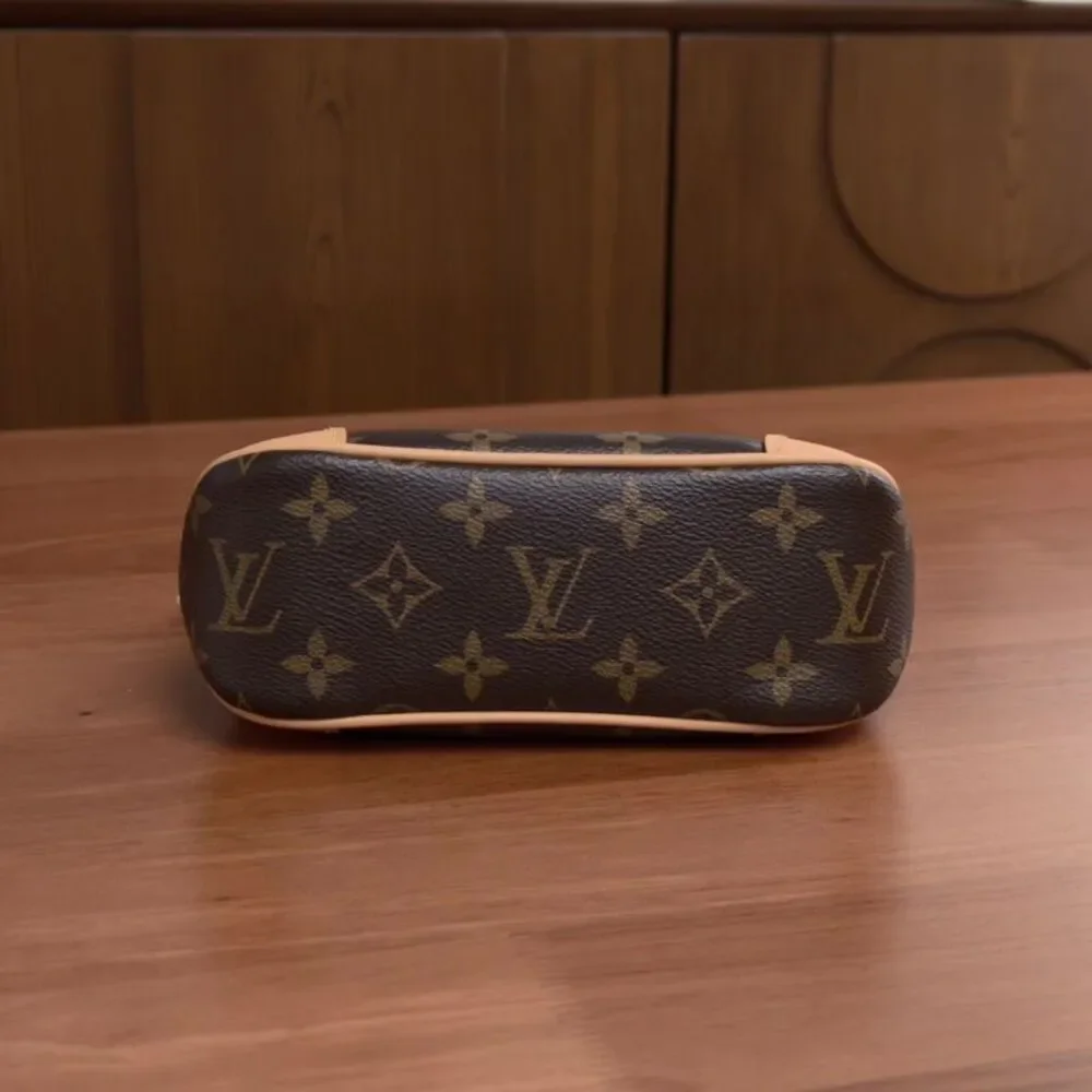 Louis Vuitton Women Pre-Loved Bag Very Good Condition
